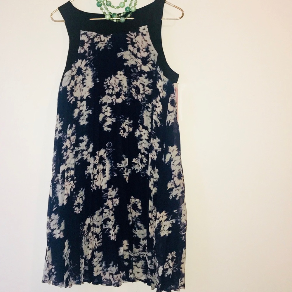 Xhiliration pleated dressy floral shift dress XL